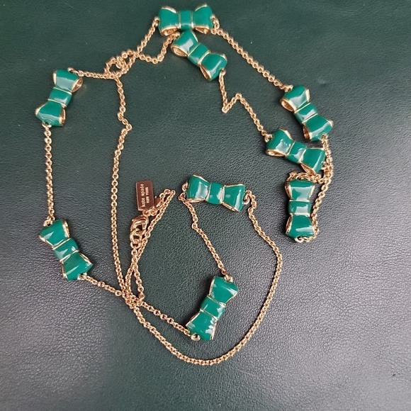 Kate Spade Take A Bow Long Necklace Gold Plate with Green Enamel Bows Signed - Picture 4 of 6